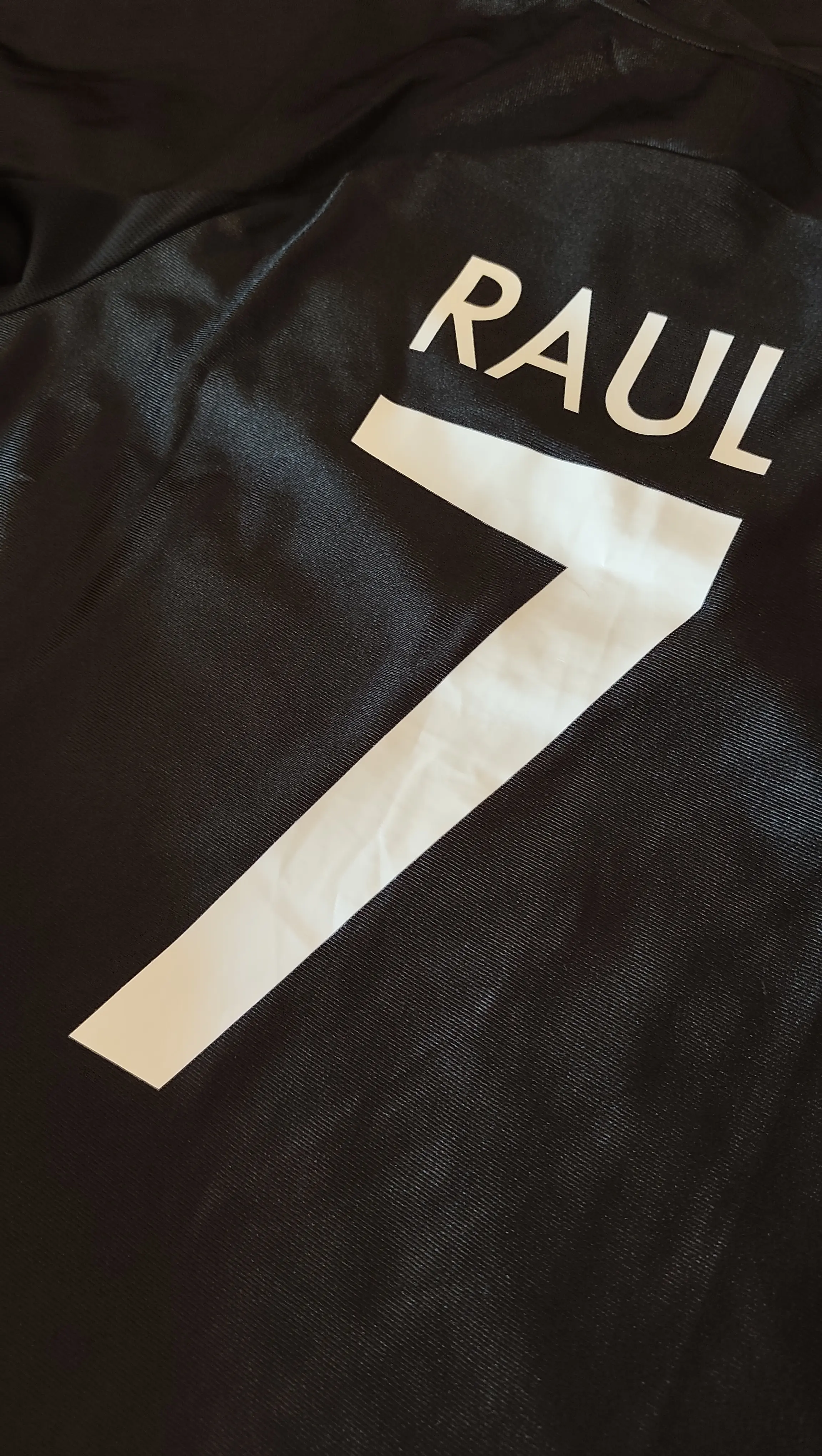 Retro Soccer Jersey Real Madrid Away 1999/01 photo review