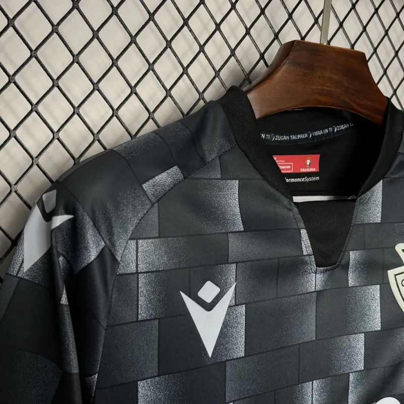 24/25 Osasuna derde uit-voetbalshirt (zwart)