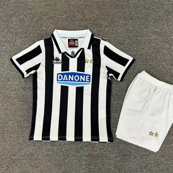 Juventus 94/95 retro youth jersey - A-Grade Quality Detail View