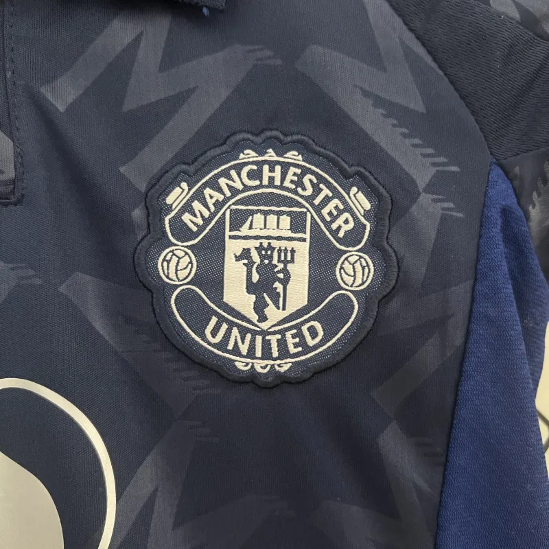 24/25 Manchester United away kids kit