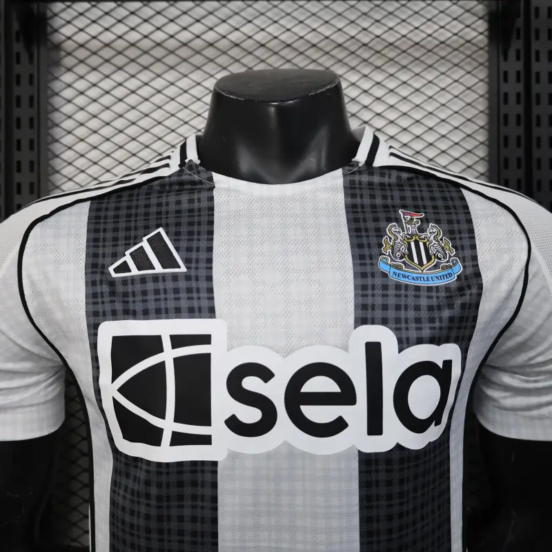 25/26 Camisola do Newcastle United versão jogador em casa