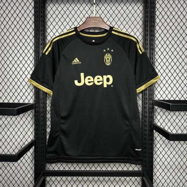 Juventus 15/16 retro jersey - A-Grade Quality Detail View