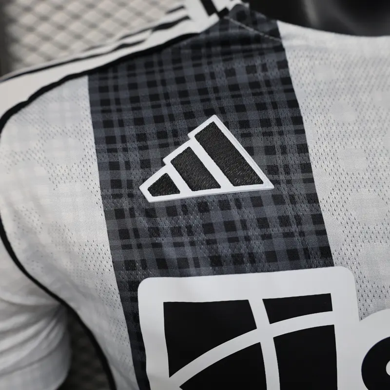 25/26 Camisola do Newcastle United versão jogador em casa