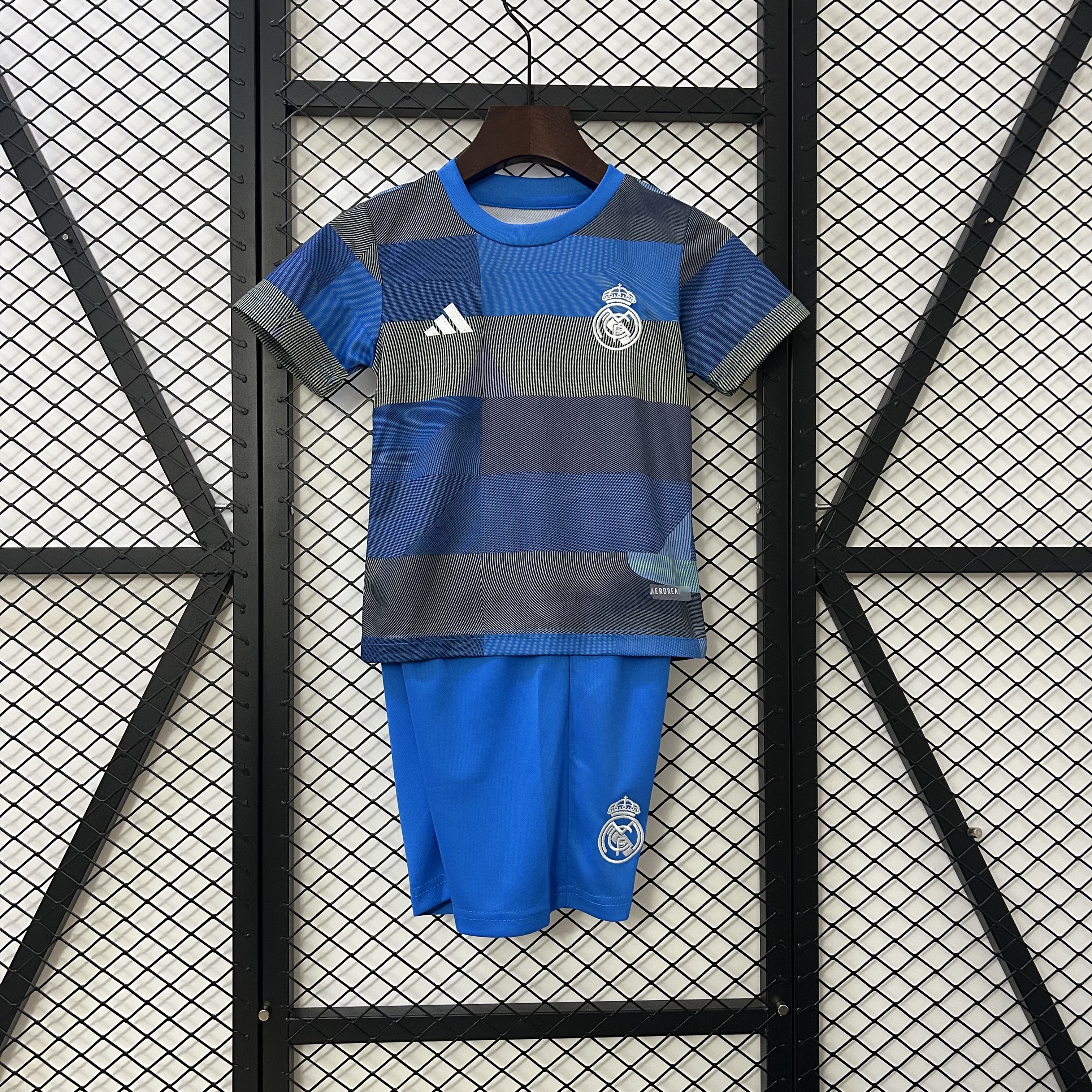 25-26 Real Madrid training uniform Blue Kids kit jersey 25-26 Real Madrid training uniform Blue Kids kit jersey