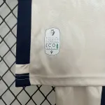 Equipamento infantil branco do Osasuna para jogos fora de casa 24/25