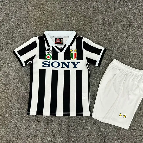 Juventus 95/96 retro youth jersey - A-Grade Quality Detail View