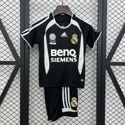 06/07 Real Madrid away black Retro kids kit - product photo 06/07 Real Madrid away black Retro kids kit product image