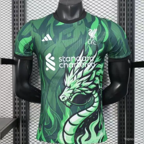 25/26 Liverpool – Grünes Trikot mit Drachenmotiv (Spieler-Version)