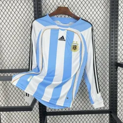 2006 World Cup Argentina Home Retro Long Sleeve Jersey - product photo 2006 World Cup Argentina Home Retro Long Sleeve Men's Jersey front view, showing crest.