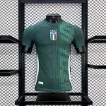Maglia verde da allenamento pre-partita Italia 20 Euro 2024, versione giocatore. 2024 Italy 20 Euro Pre-Match Green Training Player Version Jersey