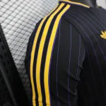 25/26 Manchester United Black Retro Model Player Version jersey