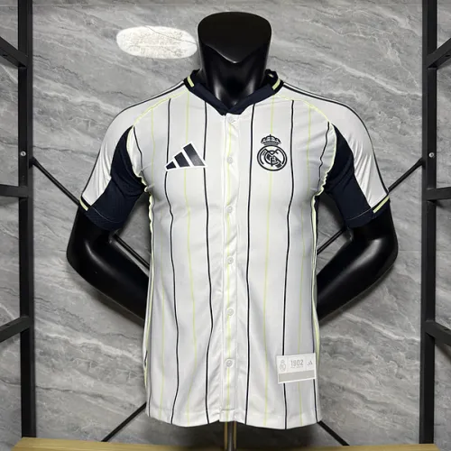 Maglia da gioco bianca del Real Madrid 25/26, versione giocatore