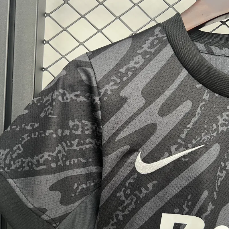 25/26 Sporting Lisbon Goalkeeper Black Kids Kit